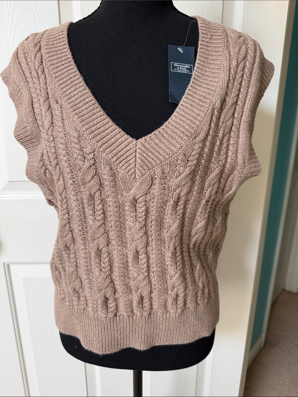 Abercrombie & Fitch Cable Knit V-Neck Sweater Vest - Taupe NWT